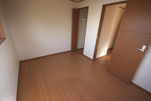 Non-living room. Western-style company enforcement example