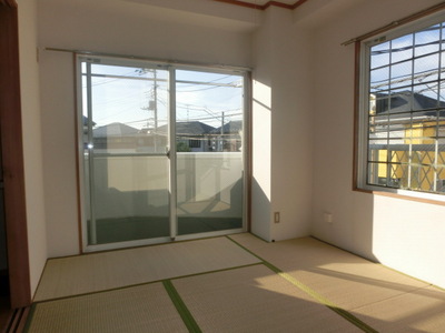 Other room space. It will calm the Japanese-style room