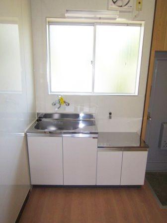 Kitchen. Two-burner stove installation Allowed