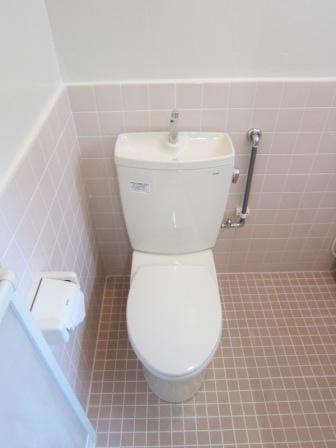 Toilet. In sharing a room with bath, The cleaning is easy