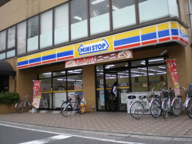 Convenience store. MINISTOP (convenience store) to 200m