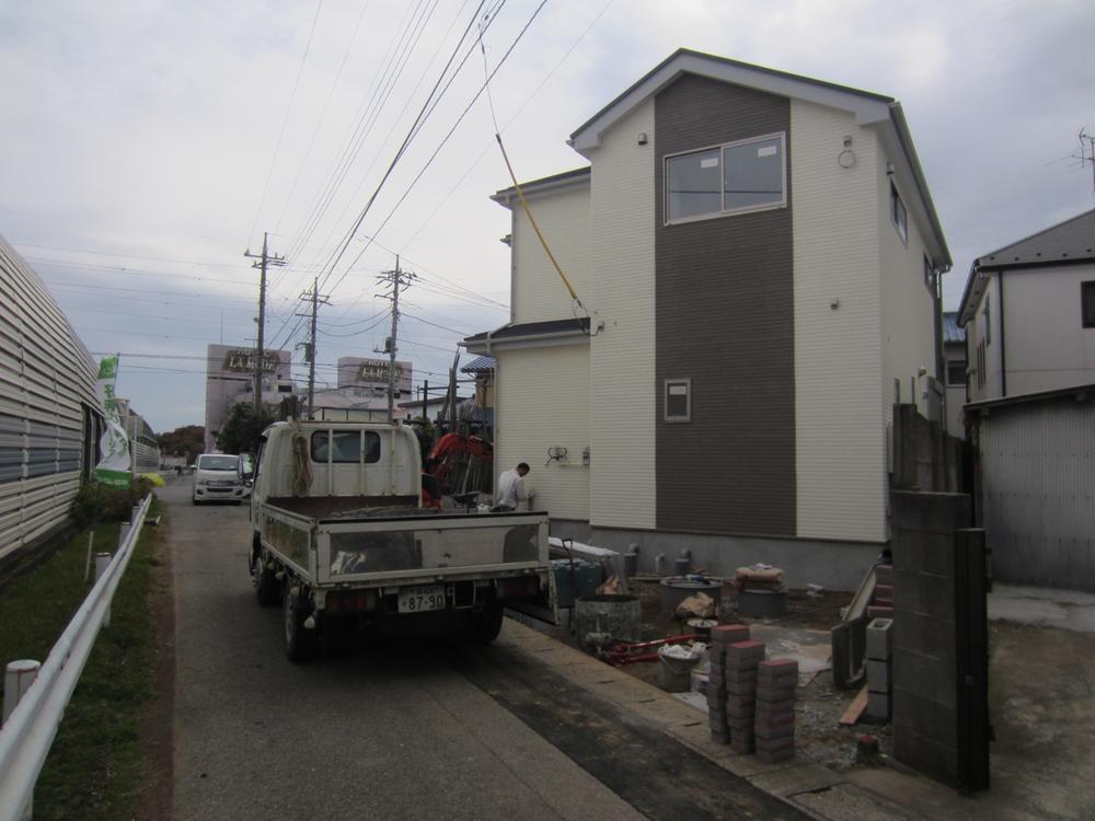 Local photos, including front road. Local (11 May 2013) Shooting