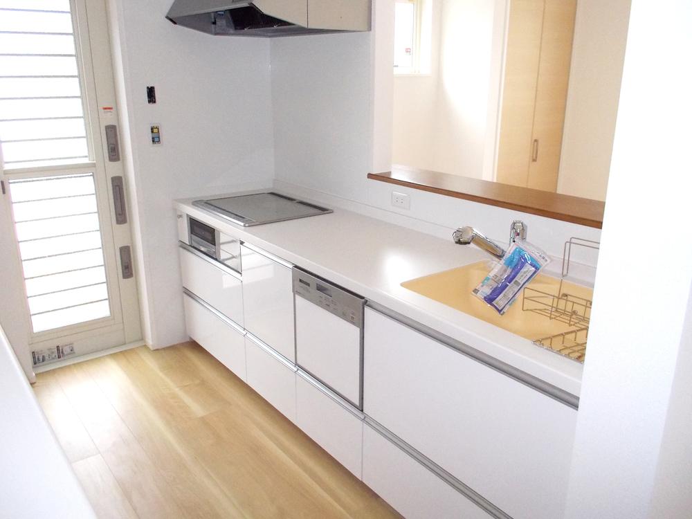 Kitchen. Bright kitchen (15 Building)