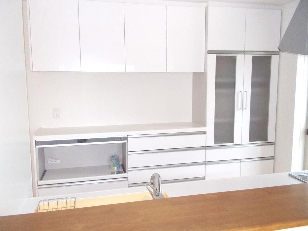 Kitchen. Kitchen storage Total building is standard equipment. (15 Building) (May 2013) Shooting