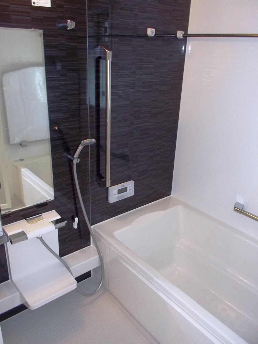 Bathroom. With bathroom ventilation dryer (14 Building) (May 2013) Shooting