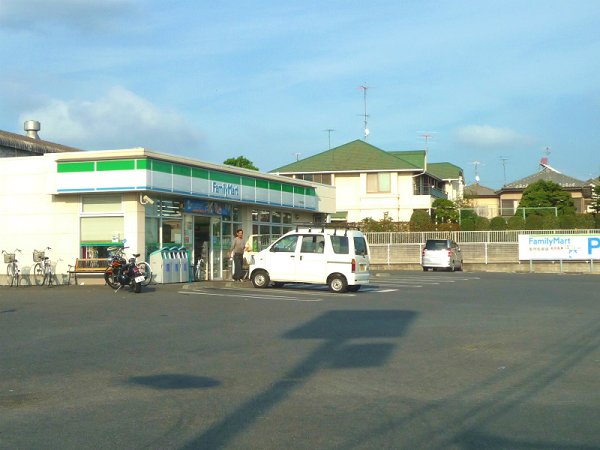 Convenience store. Family Mart (convenience store) to 200m