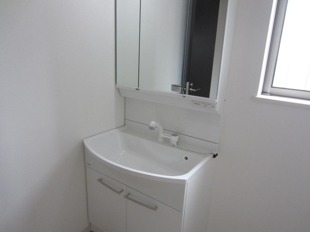 Wash basin, toilet. 1 Building room (November 2013) Shooting