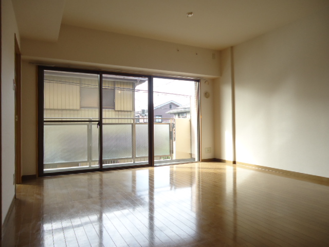 Living and room. LDK is spacious 17.9 Pledge!
