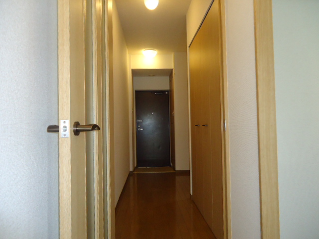 Other room space. Entrance as seen from the LDK