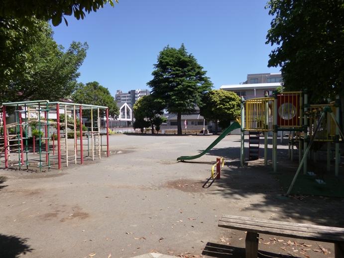 park. 540m until Midoricho park