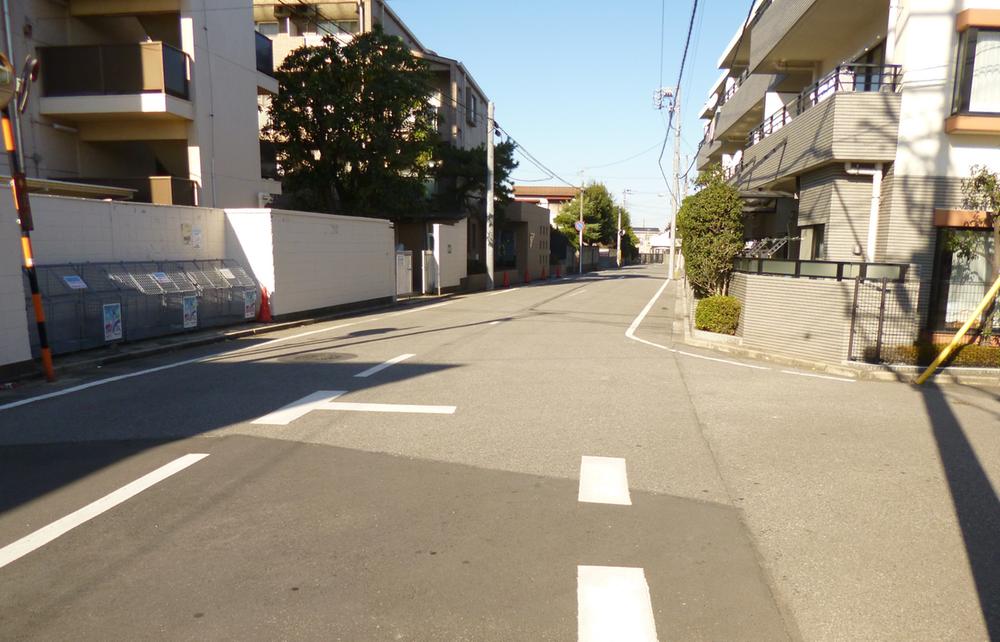 Local photos, including front road.  [ The entire road conditions ] Less traffic, And spacious.