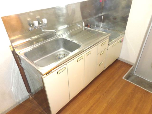 Kitchen. kitchen Gas stove can be installed