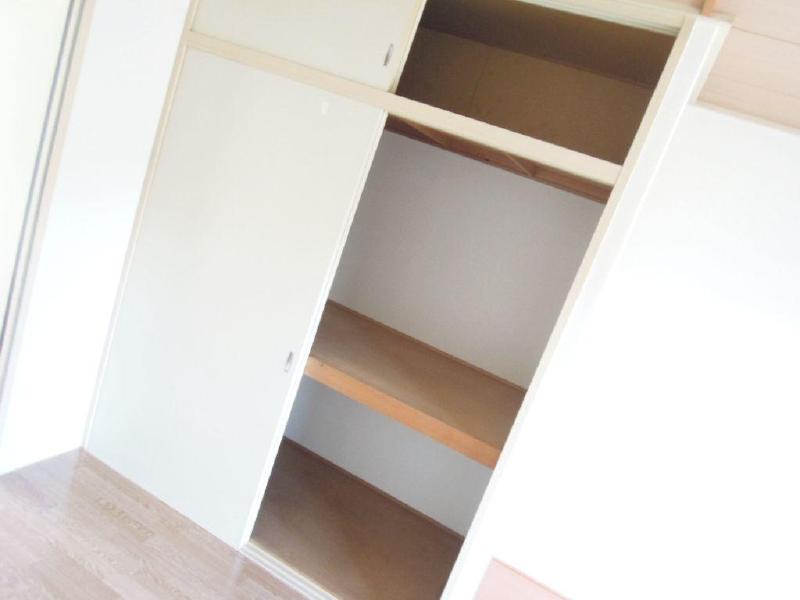 Receipt. Large storage space much too enough to Single