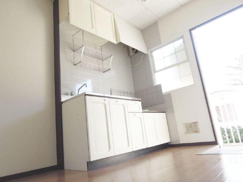 Living and room. Kitchen around the spacious ・ Housed plenty of boasting!