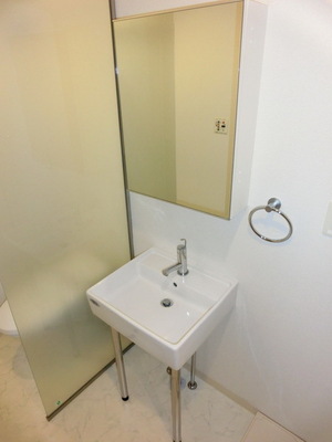 Washroom. Convenient independent wash basin in the morning of preparation