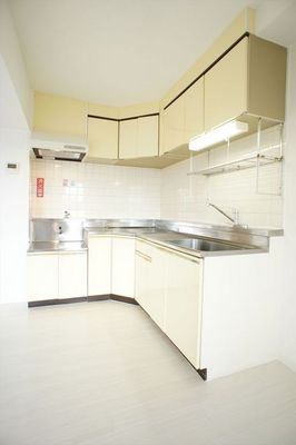 Kitchen. Cooking Easy ・ Spacious L-shaped kitchen.