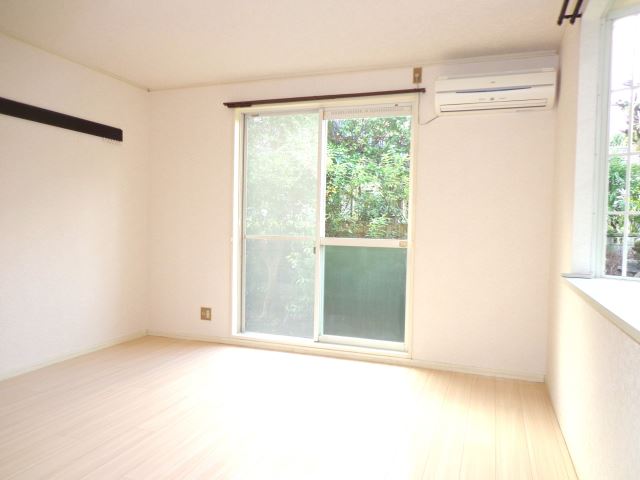 Living and room. Western-style 8 tatami room