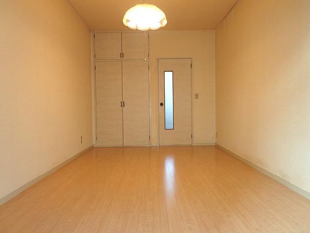 Living and room. Now flooring.