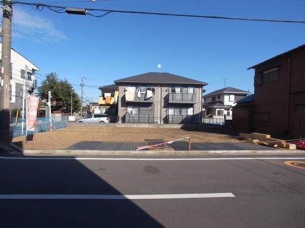 Local photos, including front road.  [Selling local] And there is a feeling of opening facing the approximately 7.9m public roads.