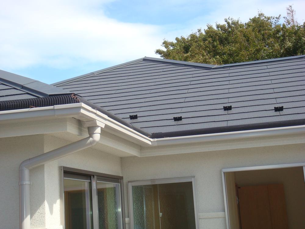 Other Equipment. Park next to, 1-5 ・ The roof of the 6 Building, Fallen leaves to prevent the clogging gutter established the "Esuronetto". We become made in consideration to small part.