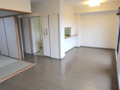 Living and room. If Tsunagere a Japanese-style room, Space is more spread.