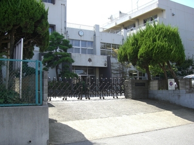 Primary school. Kusano to elementary school (elementary school) 240m