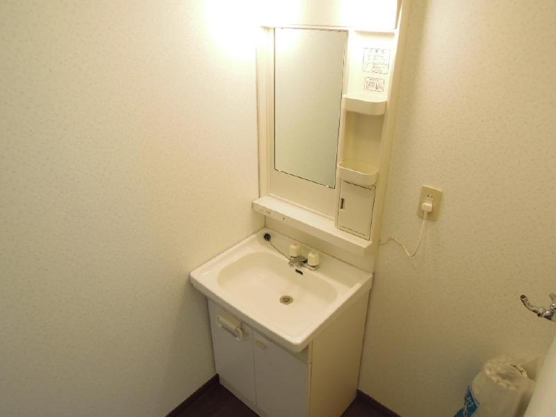Washroom. Independent wash owned in dressing room