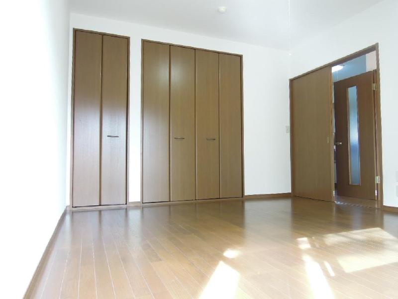 Living and room. Spacious Western-style 8 pledge ・ Clean flooring
