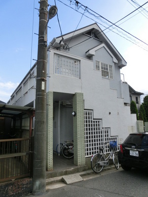 Building appearance. It is the location of a 7-minute walk from Chiba University. 