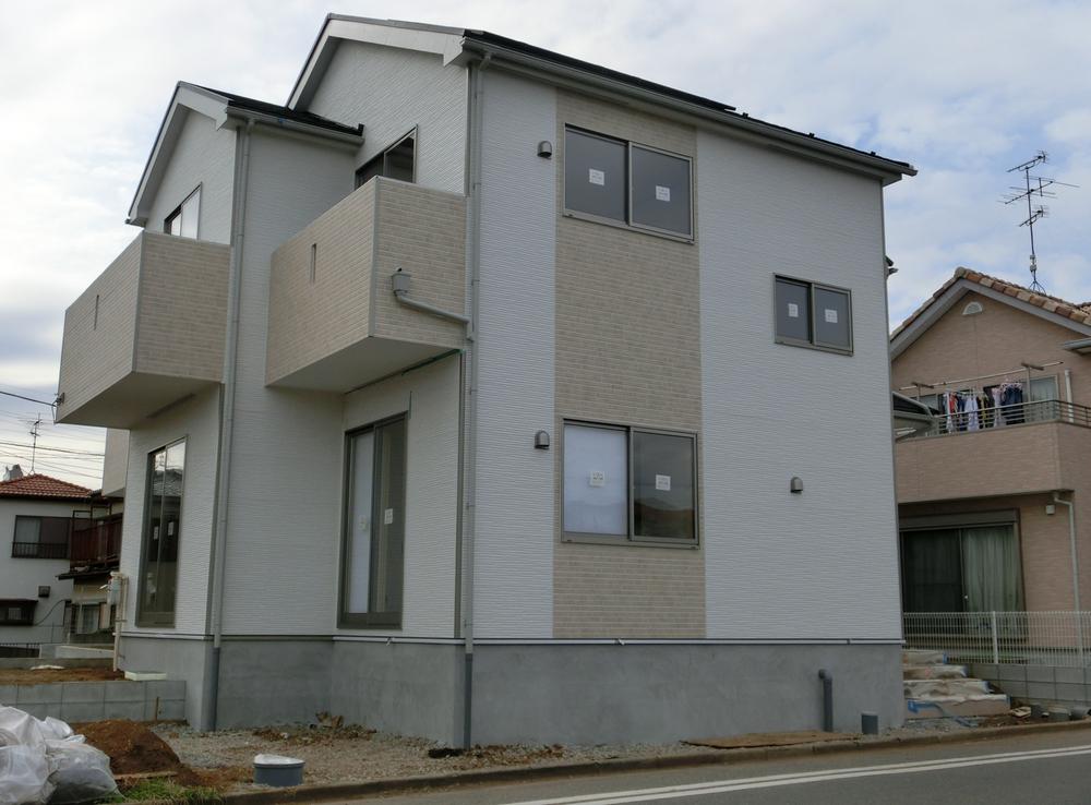 Local appearance photo. Local (11 May 2013) Shooting