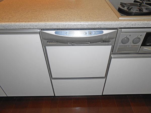 Kitchen. Built-in dishwasher dryer (optional at the time of new construction. )