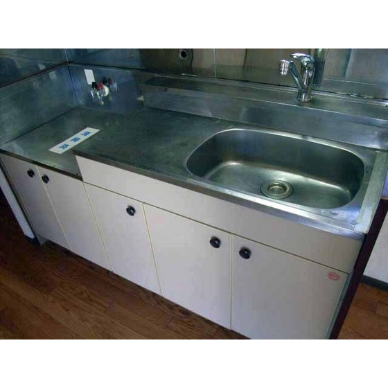 Bath. Two-burner stove installation Allowed