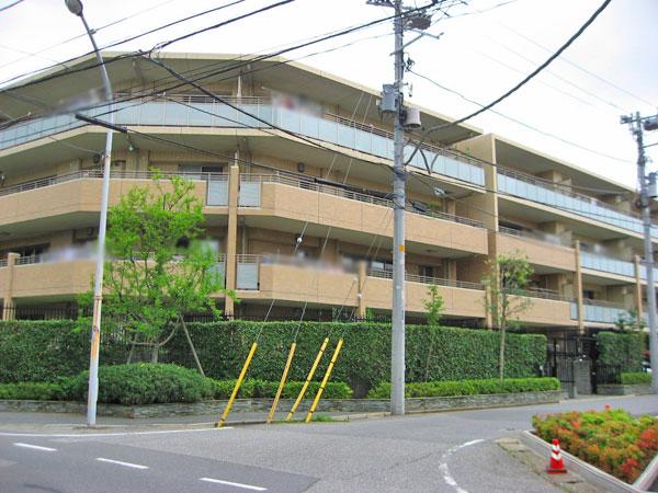 Local appearance photo. Although the first floor part, And planting is applied, A glance is not worried.