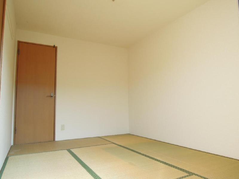 Other room space. Tatami will be happy to exchange after sign up