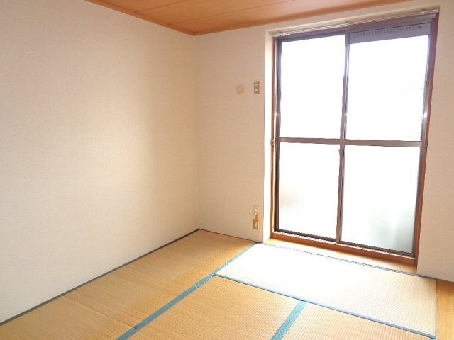 Living and room. Is a Japanese-style room.