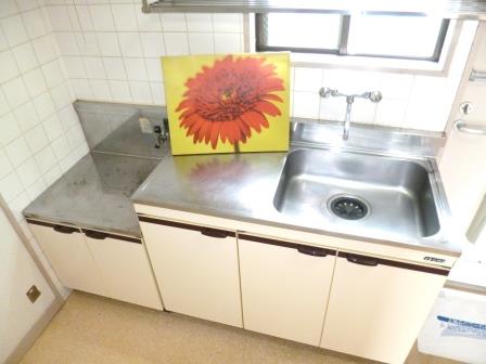 Kitchen. It puts gas stove! What shall mend
