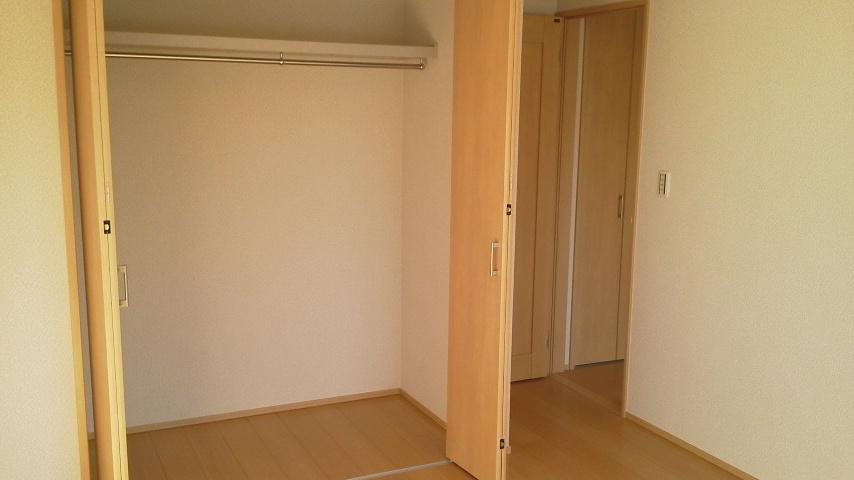 Other. Same specifications (closet)