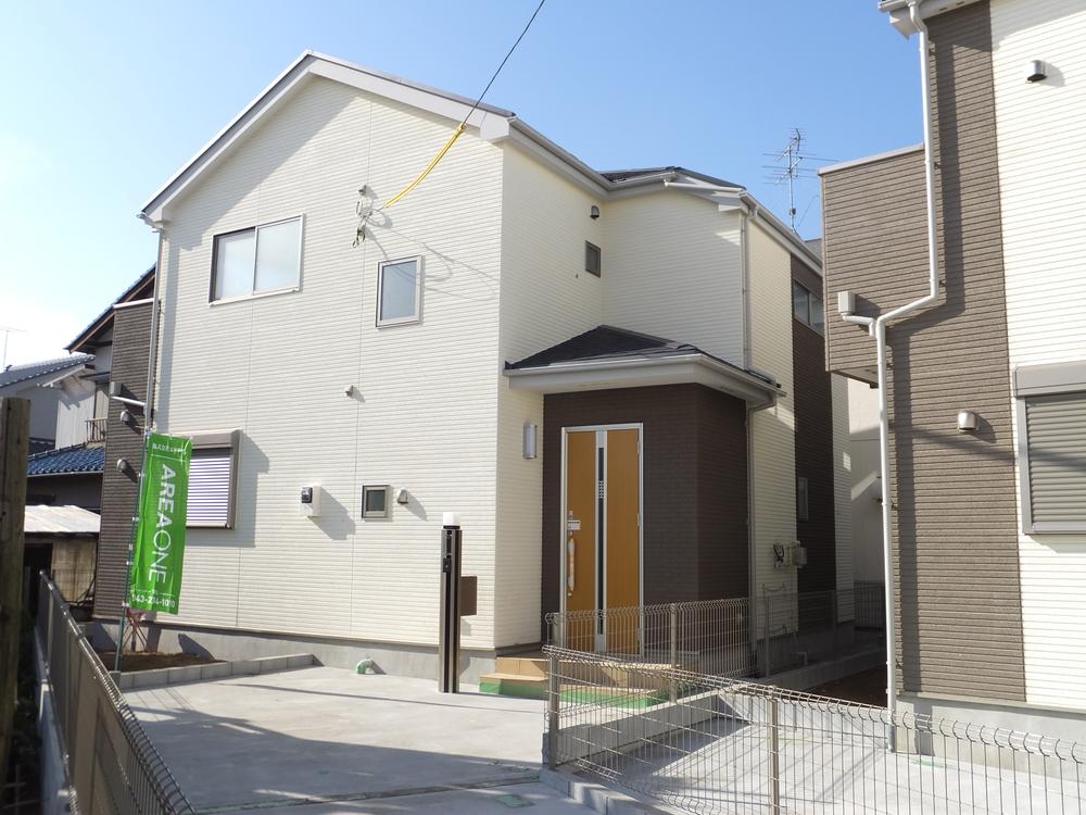 Local appearance photo. Building 2 Local (12 May 2013) Shooting