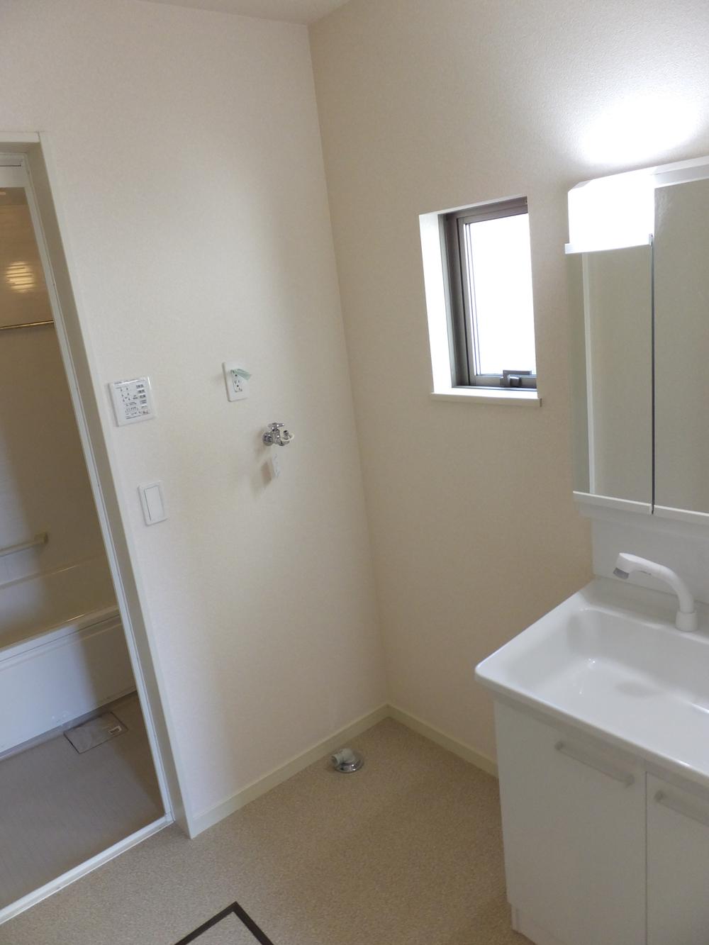 Wash basin, toilet. Building 2 (December 2013) Shooting