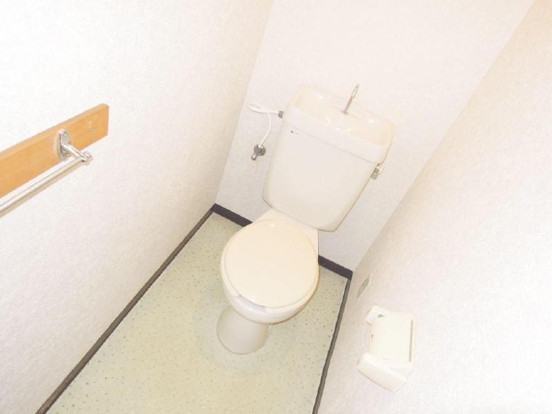 Toilet. Toilet renovation completed ・ Spacious In another bus toilet