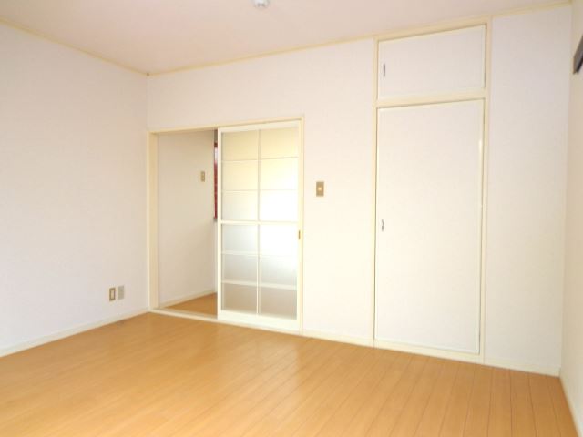 Living and room. Western-style 8 tatami room