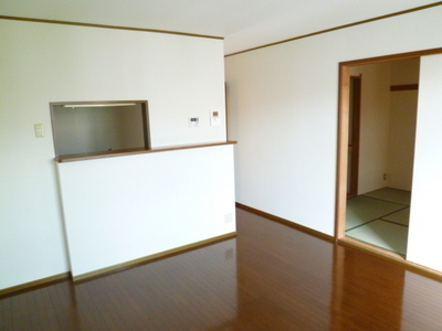 Living and room. Living dining, You can also use widely by connecting a Japanese-style room.