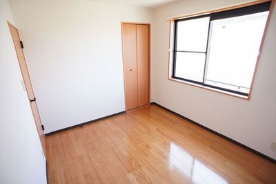 Living and room. Popular All Western-style ・ Yes each room storage. 