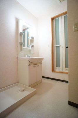 Washroom. Basin dressing room with a bright and clean feeling. 