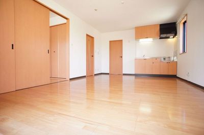 Living and room. Spacious 12 Pledge ・ LDK of south-facing two-sided lighting. 