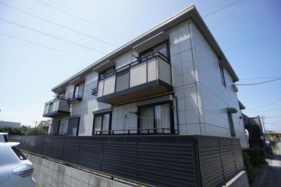 Building appearance. No front building ・ South-facing good per yang. 