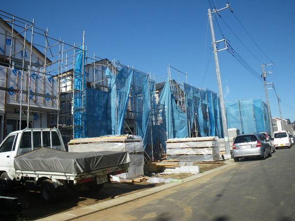 Local photos, including front road. All 11 buildings of a subdivision