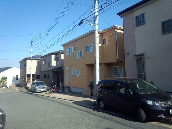 Local photos, including front road. Exterior Photos
