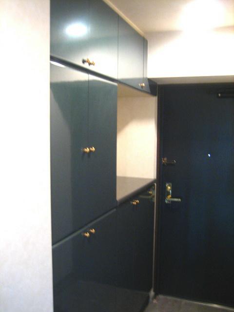 Receipt. Amount of storage with plenty of shoe box!