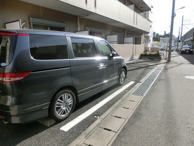 Parking lot. On-site parking.